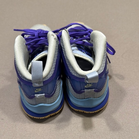 Nike LeBron 19s - Picture 4 of 9